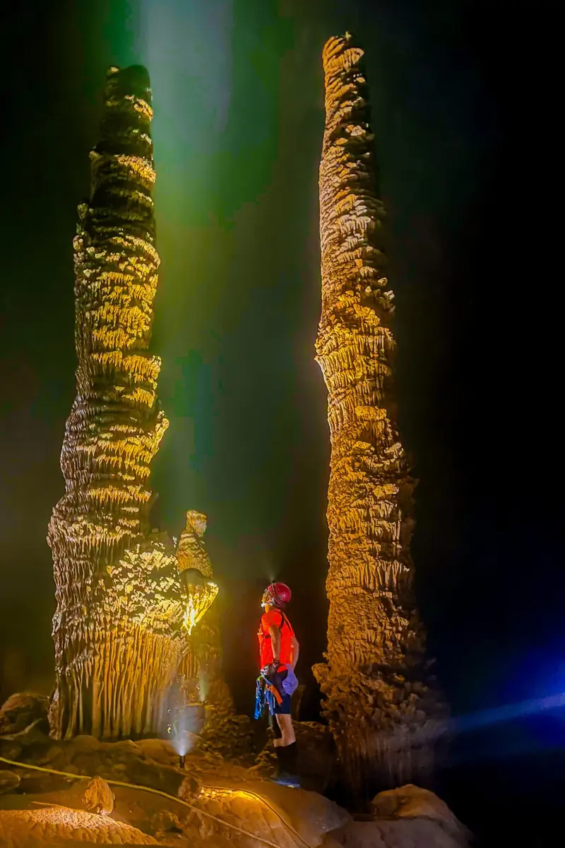 Hệ thống hang Tú Làn